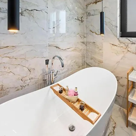 3 Bedroom Gorgeous In *