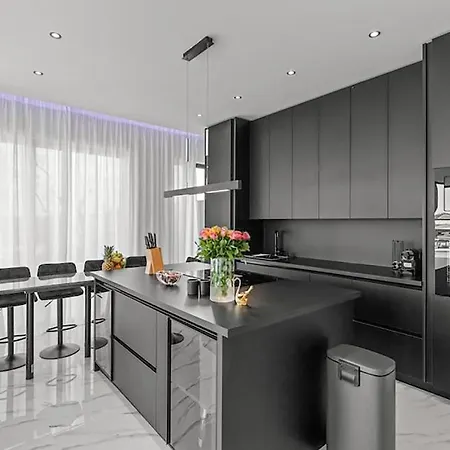 3 Bedroom Gorgeous In *