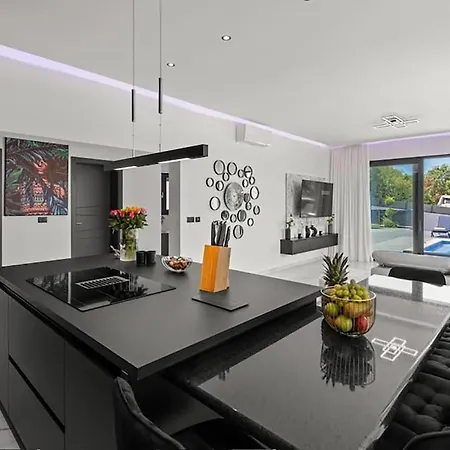 3 Bedroom Gorgeous In 度假居 Sorici