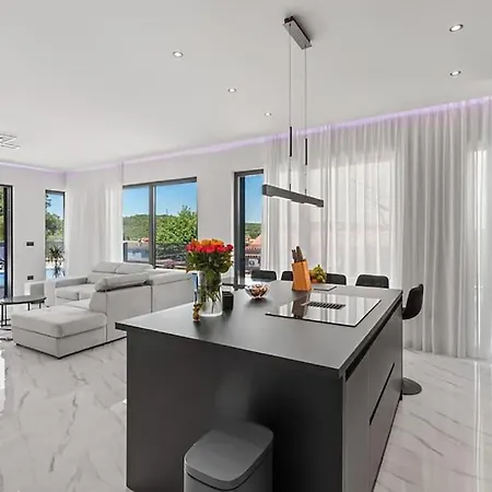 3 Bedroom Gorgeous In