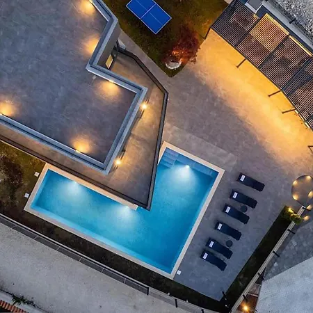 3 Bedroom Gorgeous In Sorici