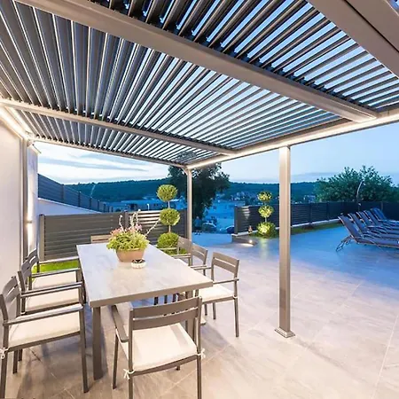 Holiday home 3 Bedroom Gorgeous In Sorici